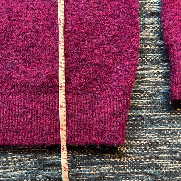 Banana Republic magenta sweater - Picture 4 of 7